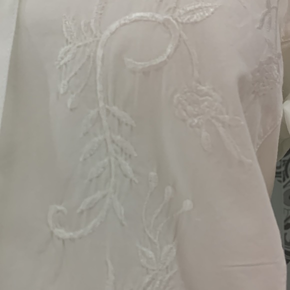 VTG 90’ 💯% COTTON EMBROIDERED BUTTONS DOWN WHITE SHIRT - Picture 3 of 9